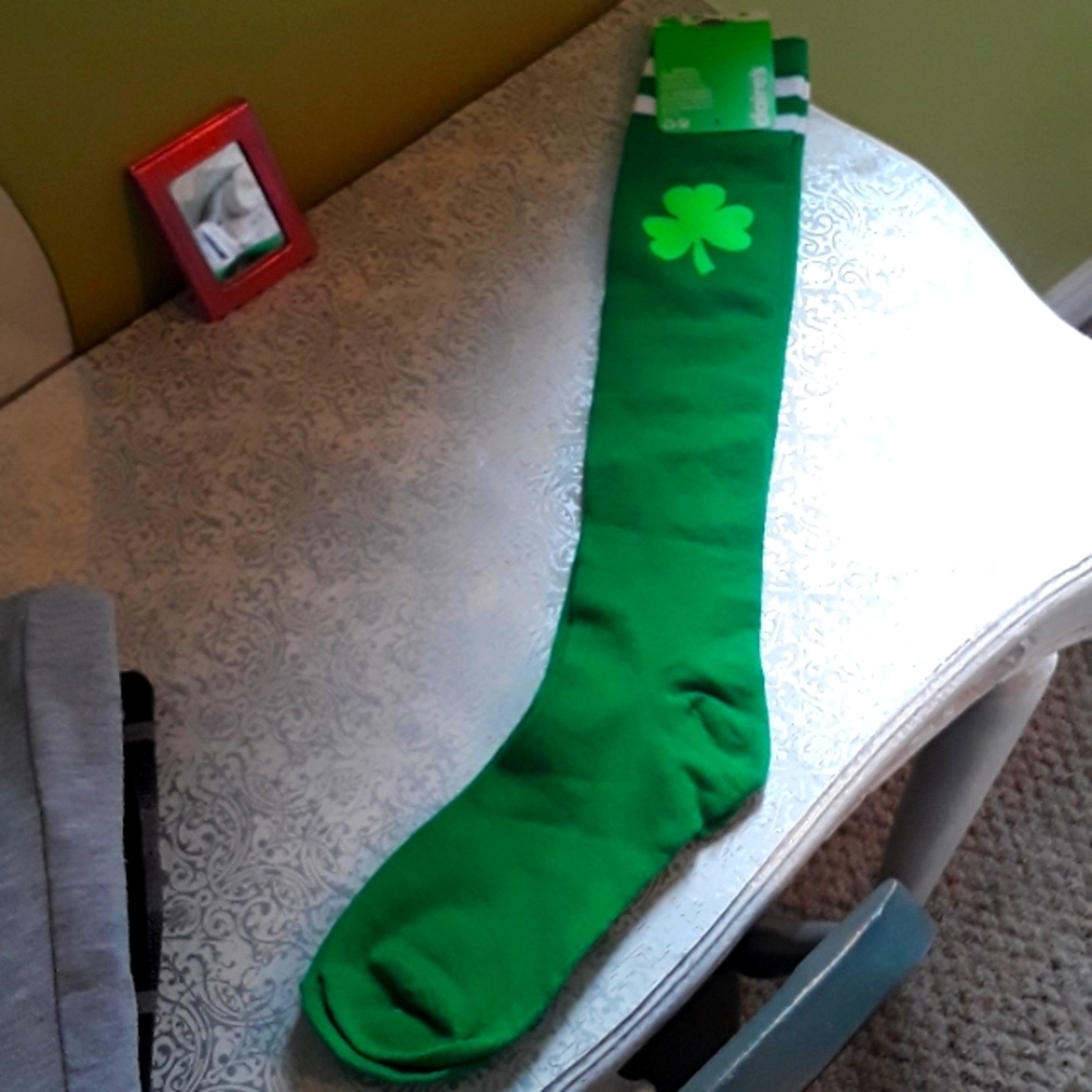 💕CUTE💕New ☘️ St. Patrick’s Day long green socks